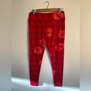 LuLaRoe Valentines Day XOXO leggings in Tall & Curvy. NEVER WORN!